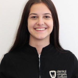 Dóra Zsebe